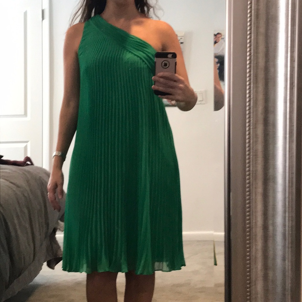Never worn size 8 Donna Morgan one shoulder dress